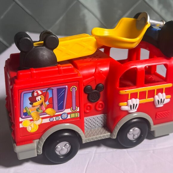 Disney’s Mickey Mouse Mickey’s‎ Fire Engine *GS9 - Picture 2 of 6